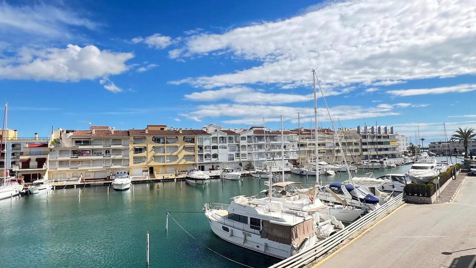 Apartamento B Frente Al Canal Con Terraza Empuriabrava