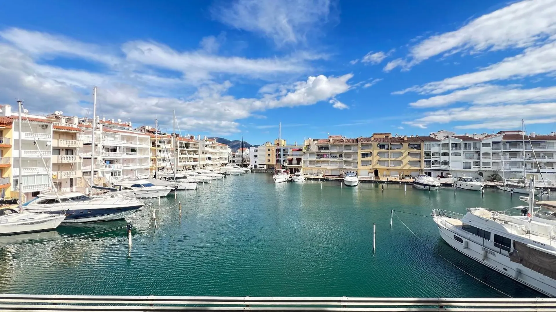 Apartamento B Frente Al Canal Con Terraza Empuriabrava Spagna
