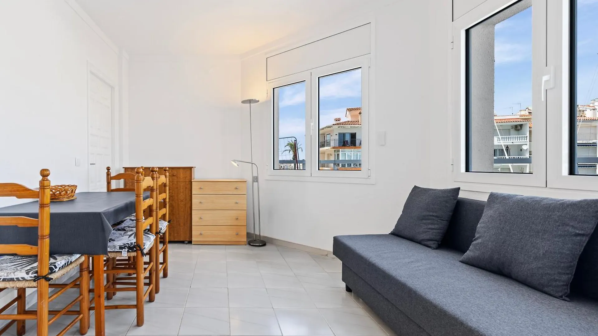 Apartamento B Frente Al Canal Con Terraza Empuriabrava Spain